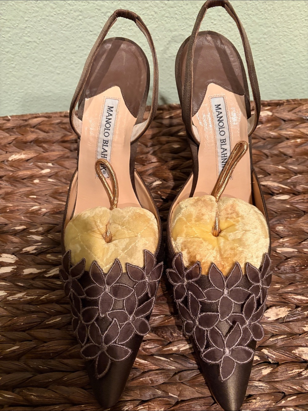Manolo Blahnik olive green  Slingback